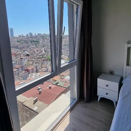 Bright & City View *